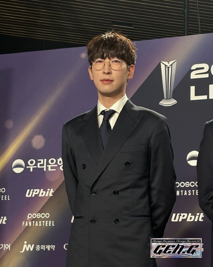 GEN官方晒颁奖返图：闪耀LCK Awards